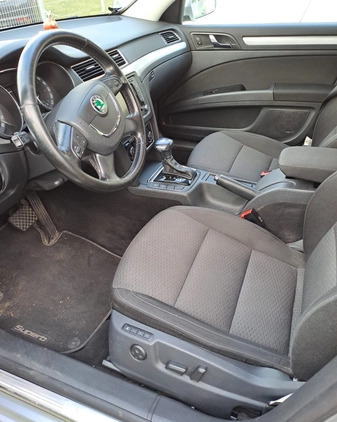 Skoda Superb cena 25000 przebieg: 311000, rok produkcji 2011 z Słubice małe 79